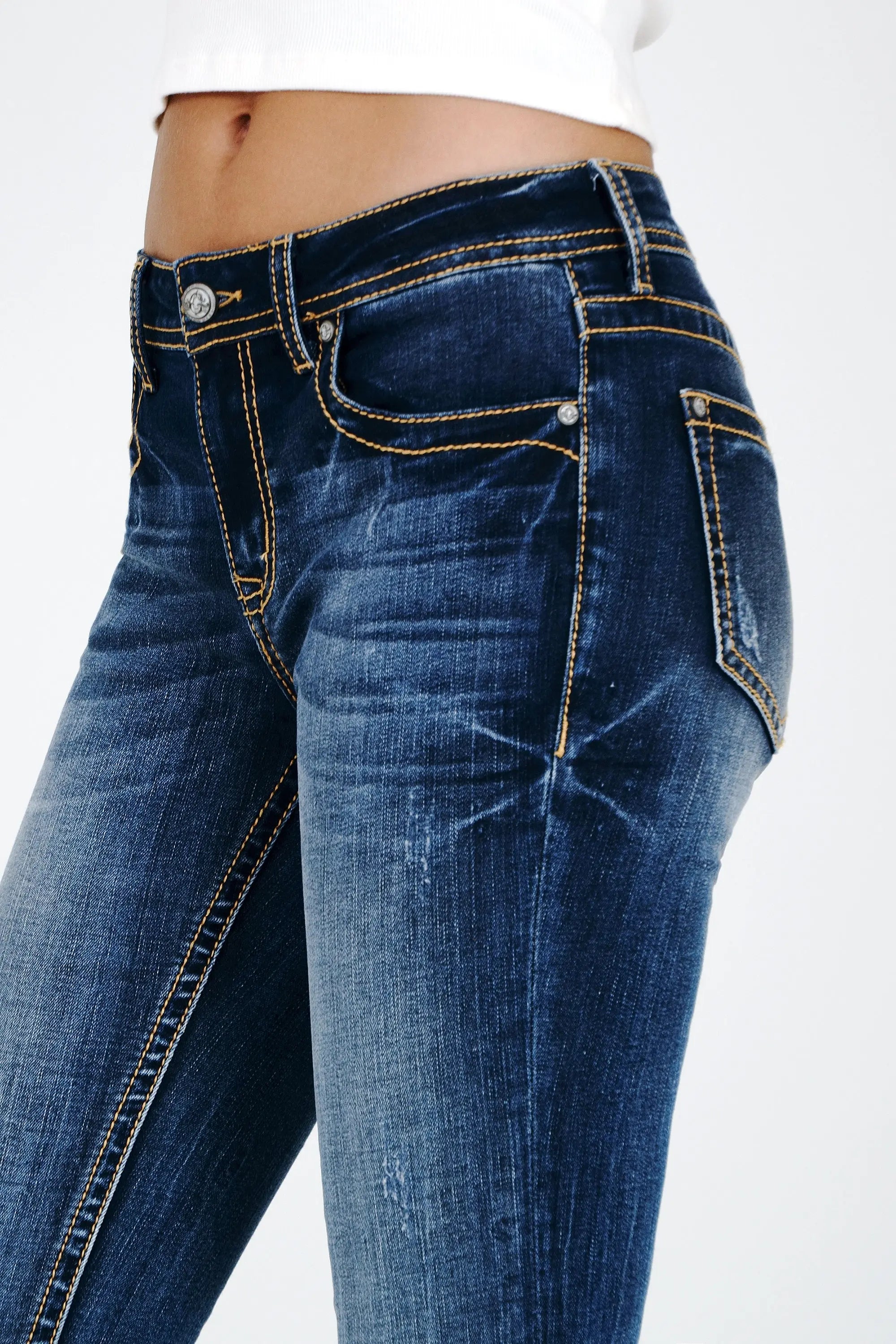 Basic 5 Pocket Med Blue Mid Rise Bootcut Jeans Grace in LA - Denim