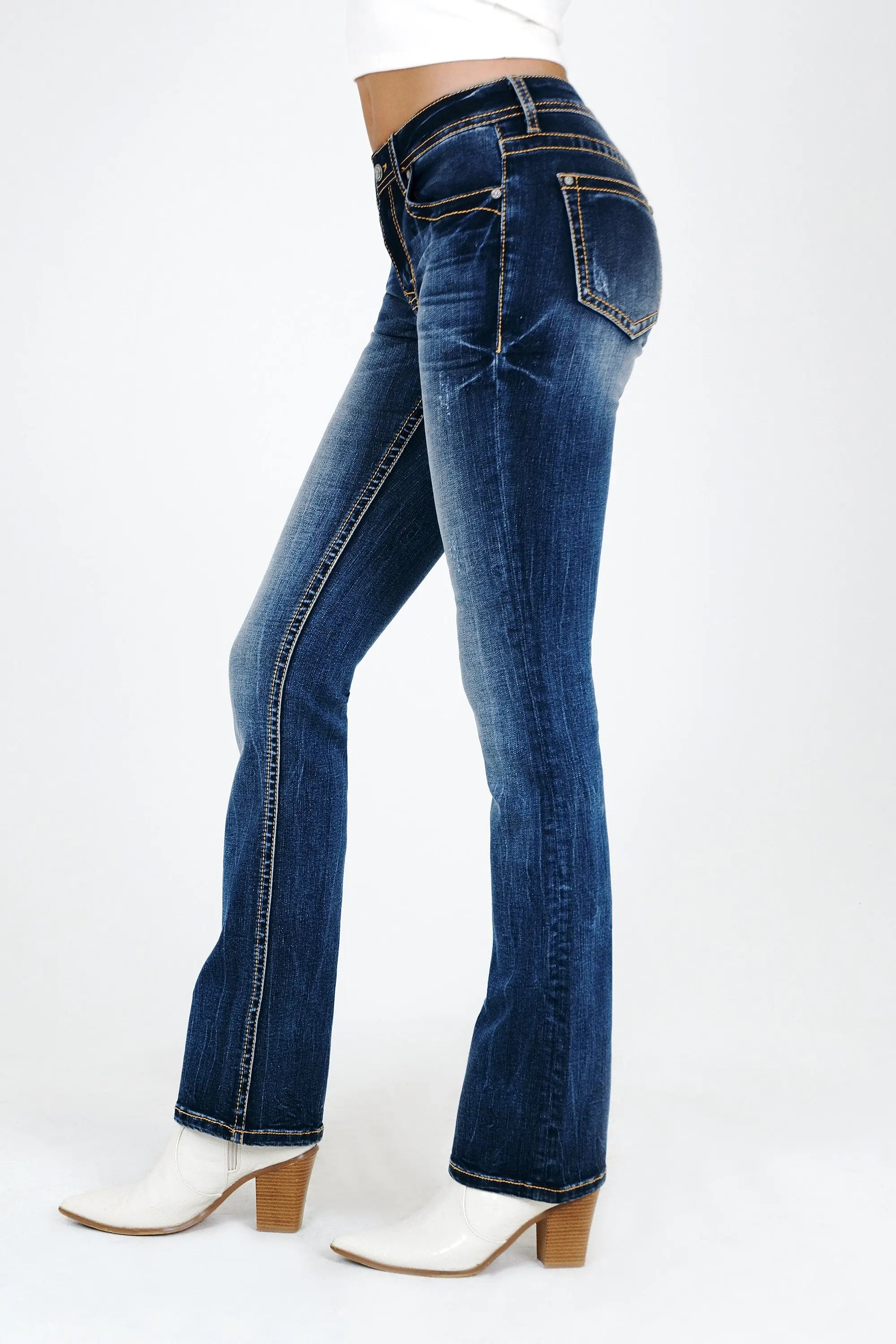 Basic 5 Pocket Med Blue Mid Rise Bootcut Jeans Grace in LA - Denim