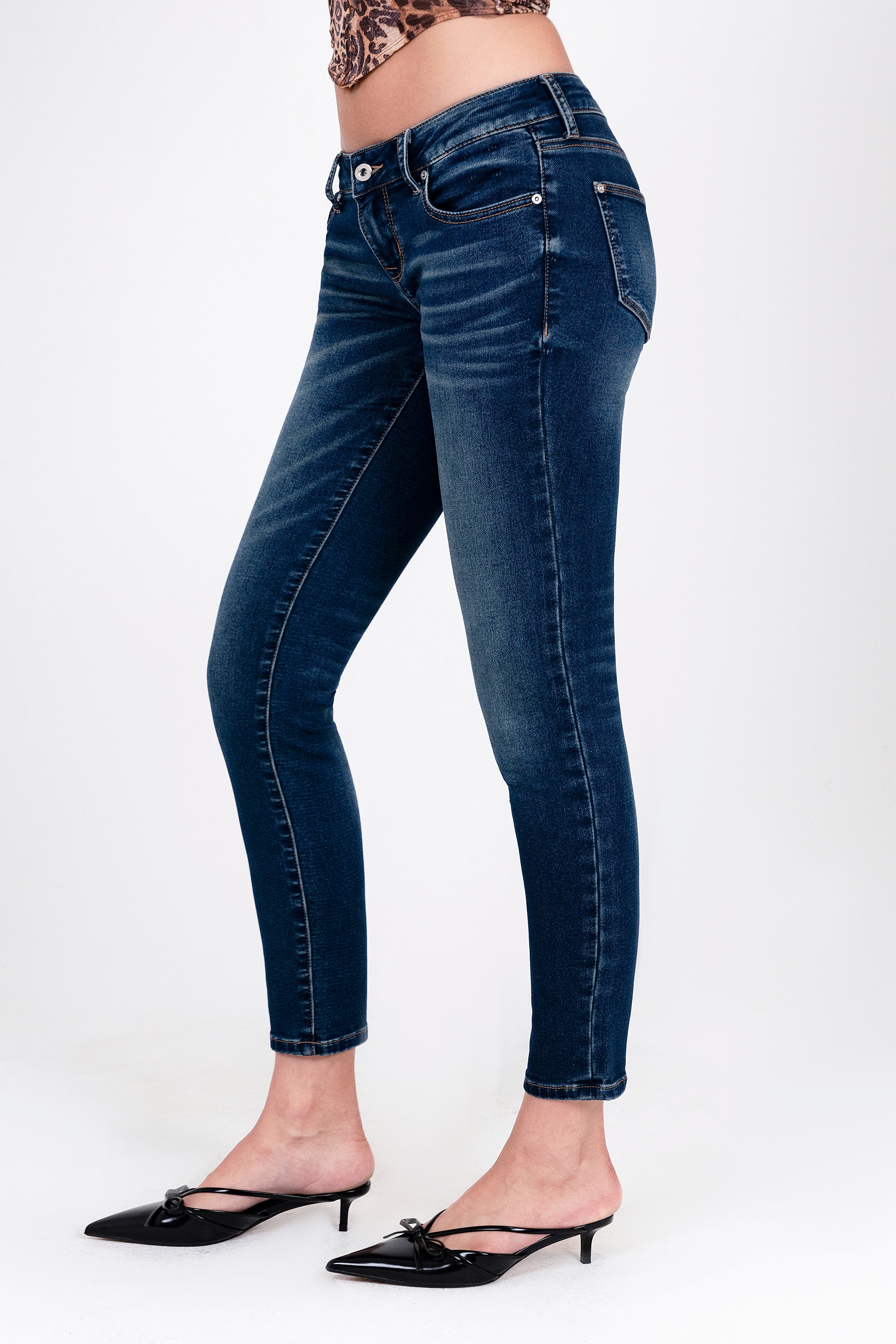 Basic Soft Denim Mid Rise Skinny Jeans Grace in LA