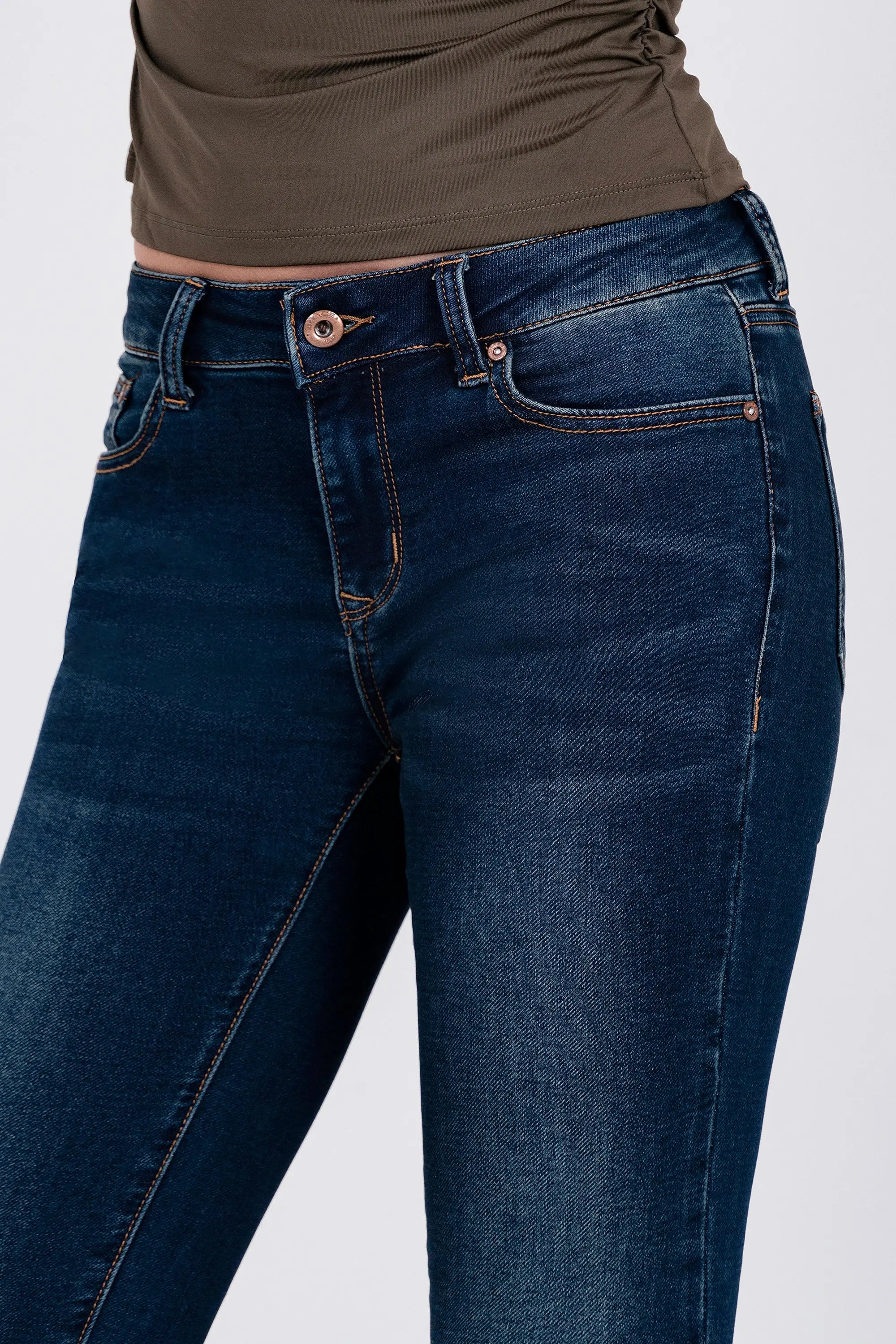 Basic 5 Pockets Soft Denim Mid Rise Skinny Jeans Grace in LA