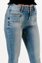 Cutting Detail Straight Leg Jeans