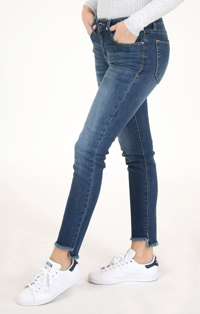 Medium Wash Frayed Hem Mid Rise Skinny Jeans Grace in LA - Denim
